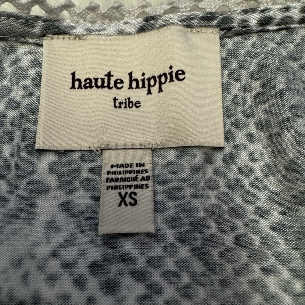 Haute Hippie Tribe Malia Printed Knit Surplice Top Grey Python Size XS Lace NEW - Picture 5 of 16